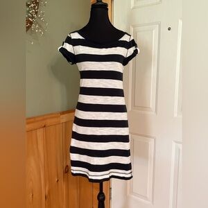 Banana republic T-shirt dress blue and white striped 100% cotton. Size XS
